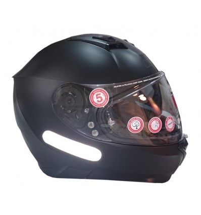 Primer čelade z odsevno nalepko